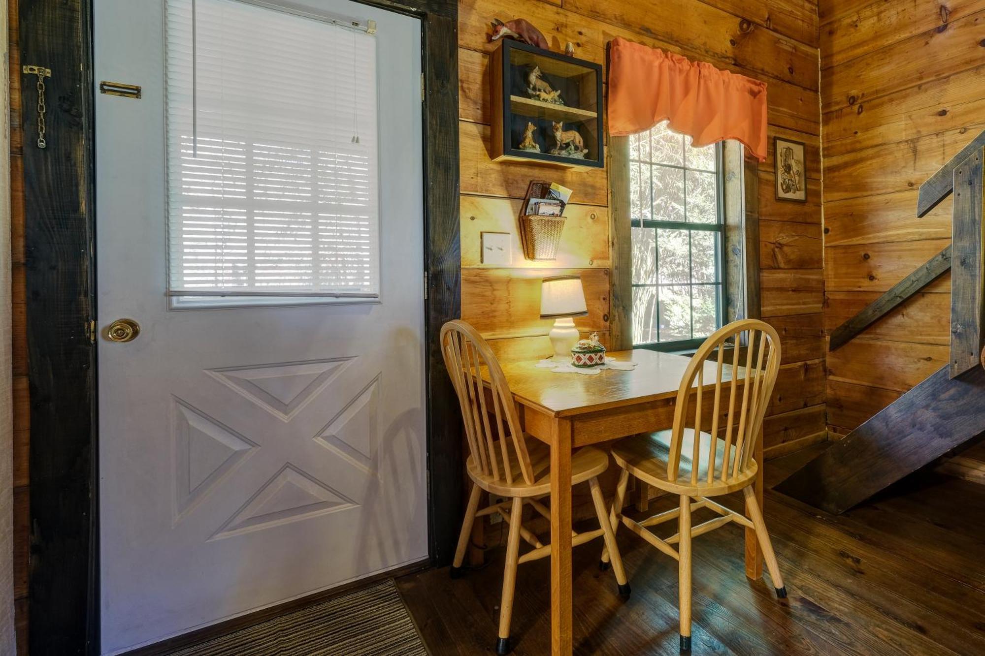 Cobb Creek Cabins Murphy Room photo